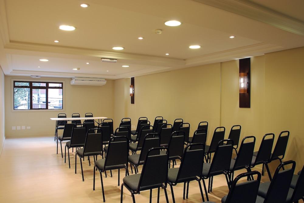 Master Curitiba Hotel - 1,6 Km Do Estadio Couto Pereira - Show מראה חיצוני תמונה